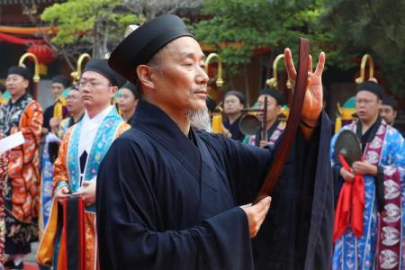 去哪找会算命的道士