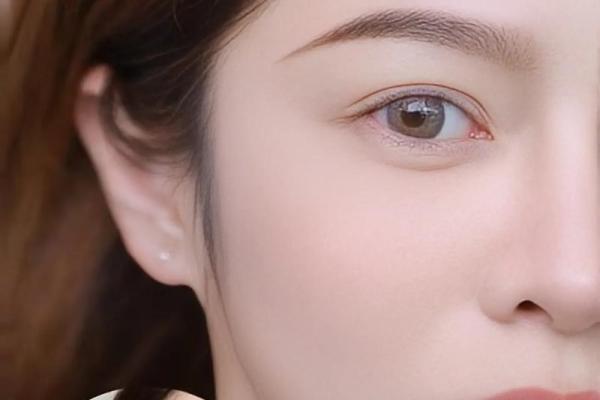 八字眉的女人面相特征是什么样的呢