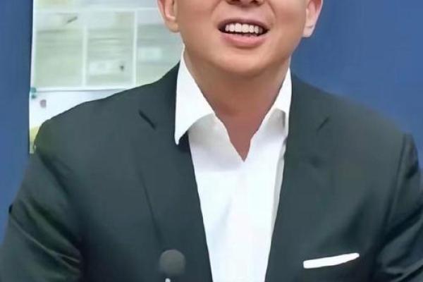 李泽楷八字