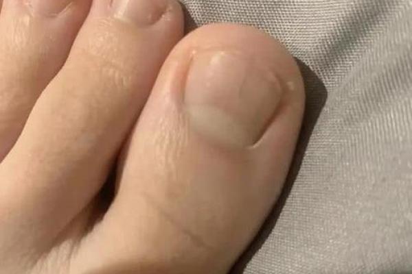 八字脚好吗