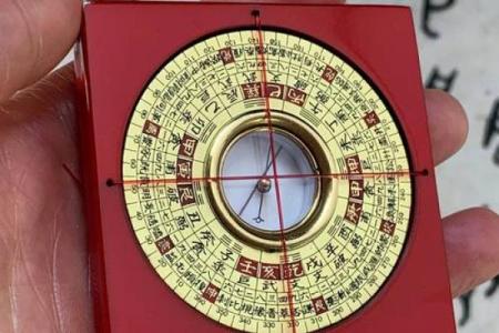 中国风水罗盘_罗盘的东南西北和指南针一样吗