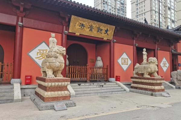 郑州寺庙外面有算命的么